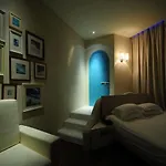 8 Colors Hotel