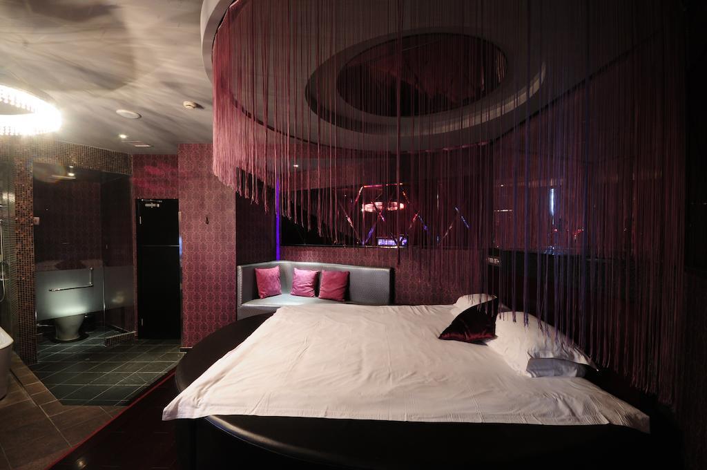 8 Colors Hotel