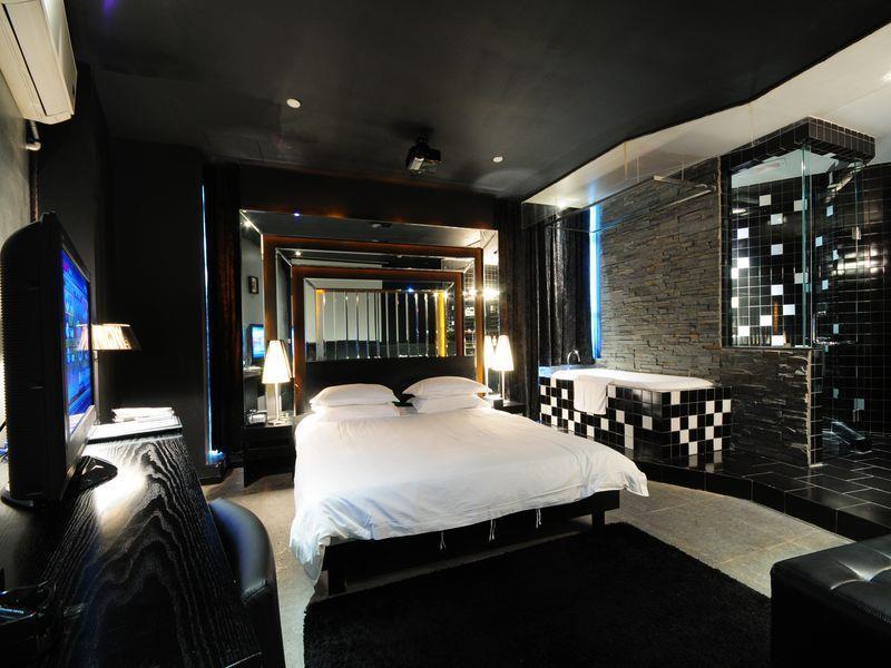 8 Colors Hotel